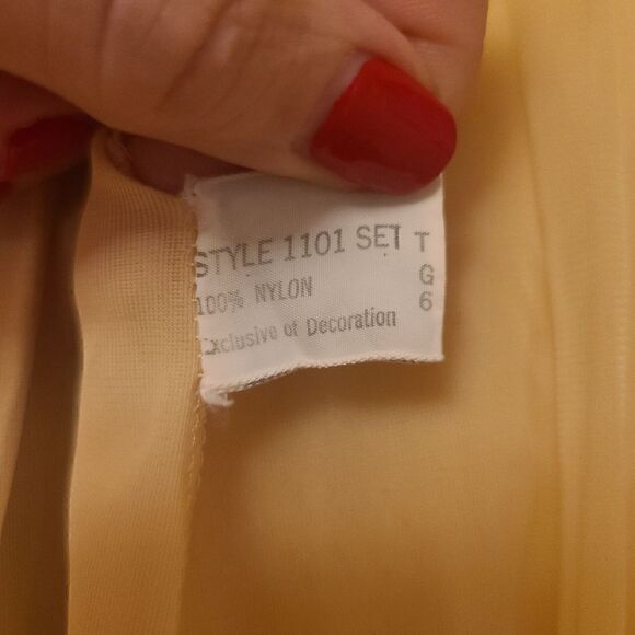 Vintage 60s Butter Yellow Chiffon Robe from Gossard Artemis - Picture 10 of 12